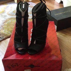 Guess like new suede heels